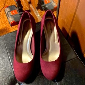 Burgundy felt comfort plus by Predictions 3 in heels size 9